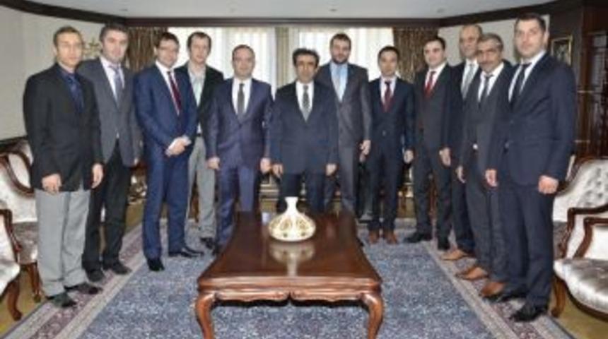 Kağıtspor Y&ouml;netimi Vali G&uuml;zeloğlu&rsquo;nu Ziyaret Etti