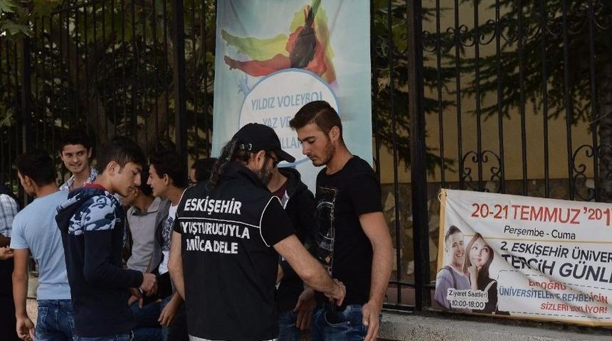 Eskişehir Emniyetinden Okul &Ouml;nlerinde Sıkı Denetim