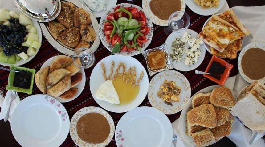 &lsquo;mavi Fularlılar&rsquo; Van Kahvaltı K&uuml;lt&uuml;r&uuml;n&uuml; Tanıttı
