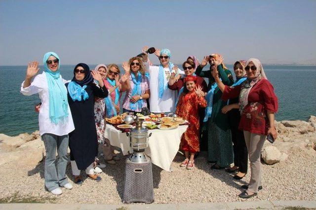 ‘mavi Fularlılar’ Van Kahvaltı Kültürünü Tanıttı 2