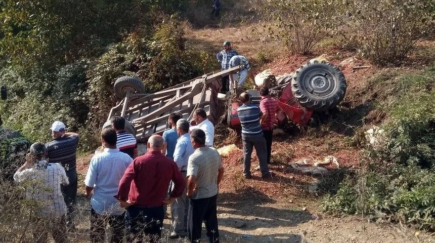 Fındık Y&uuml;kl&uuml; Trakt&ouml;r Devrildi: 2 &Ouml;l&uuml;