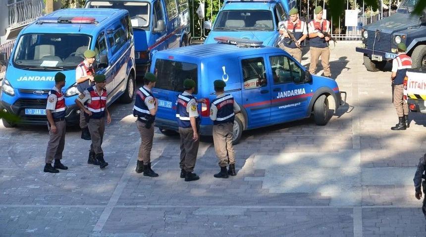 11 Yıl &Ouml;nce &Ouml;ld&uuml;r&uuml;len Kuzenlerin Cinayet Zanlıları Adliyeye &Ccedil;ıkarıldı