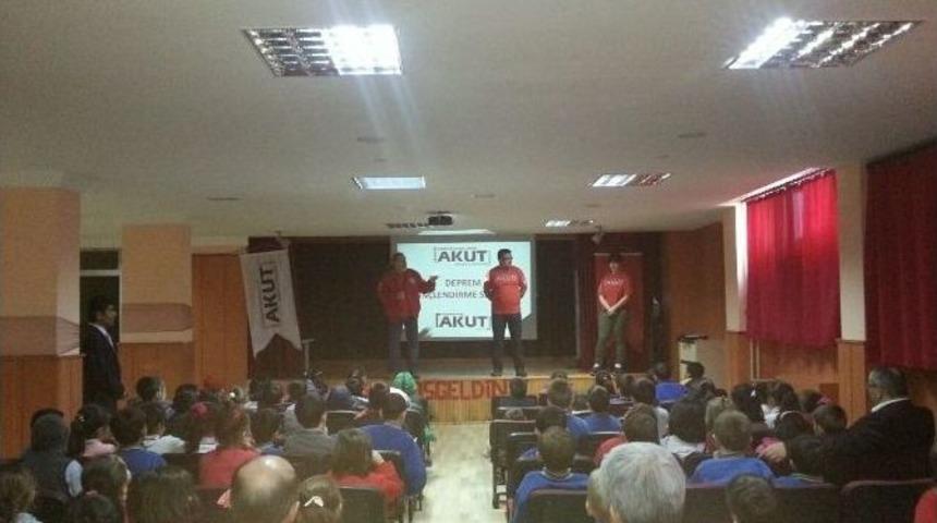 Akut Minik &Ouml;ğrencilere Deprem Bilin&ccedil;lendirme Semineri Verdi