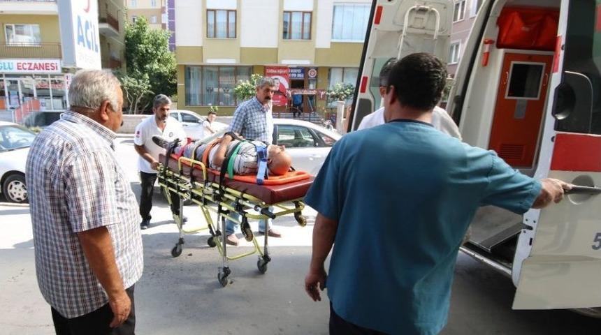 Kiremit Değiştirirken &Ccedil;atıdan D&uuml;şen Usta Yaralandı