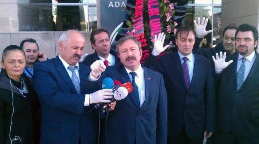 Adliye &Ouml;n&uuml;nde "valiz" Li "25 Aralık" Eylemi