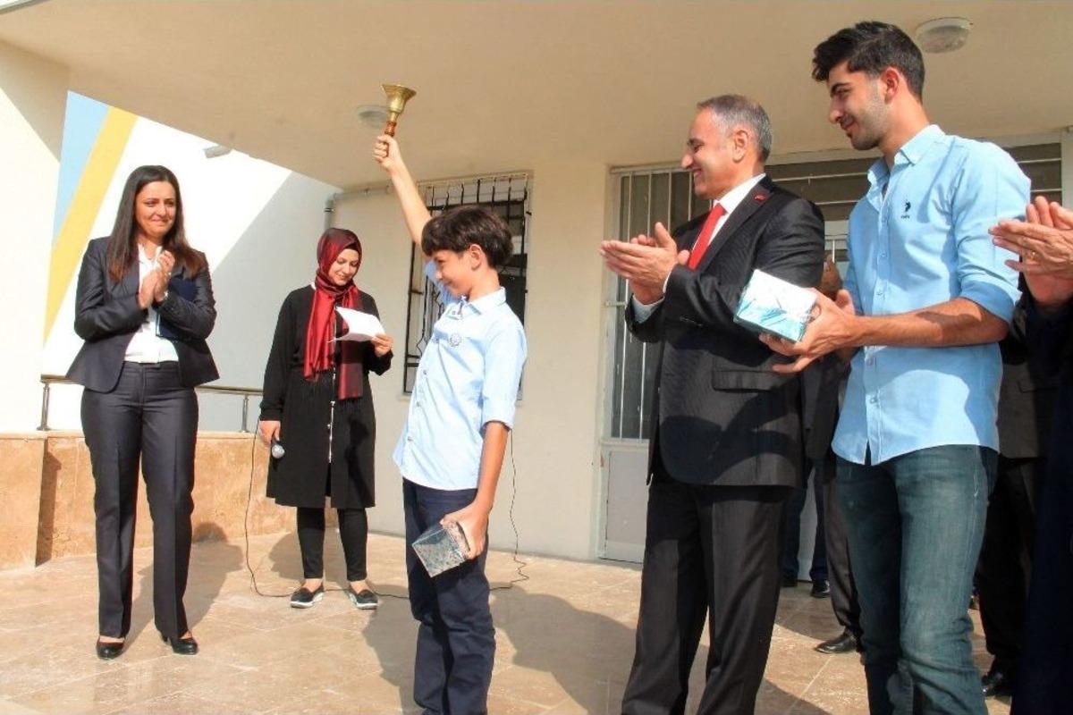 Şehit Babasının Adı Verilen Okulda, İlk Ders Zilini Oğlu &Ccedil;aldı