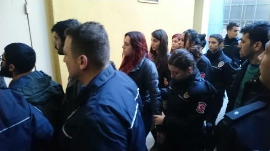Kocaeli &Uuml;niversitesi&rsquo;nde G&ouml;zaltına Alınan 17 &Ouml;ğrenci Adliyeye Sevk Edildi