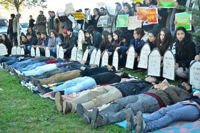 Üniversitede Tiyatrolu Uludere Eylemi