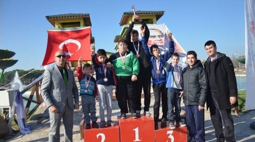 Akhisar&rsquo;da &rsquo;atat&uuml;rk Kır Koşusu&rsquo; Yapıldı