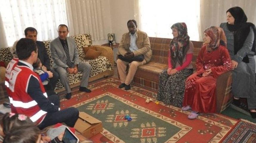 Niğde&rsquo;de M&uuml;ltecilere Kavurma Ve Ekmek Yardımı Yapıldı