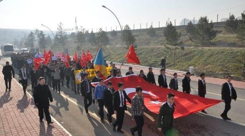 Sarıkamış Şehitleri İ&ccedil;in Y&uuml;r&uuml;d&uuml;ler