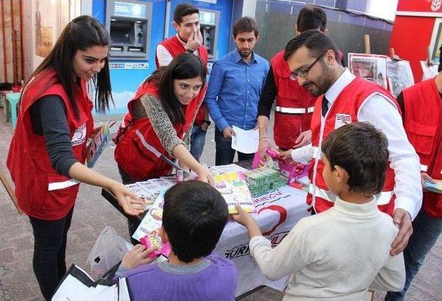 Kahramanmaraş’ta Kızılay Resim Sergisi Açıldı