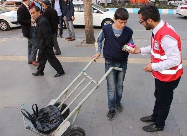 Kahramanmaraş’ta Kızılay Resim Sergisi Açıldı