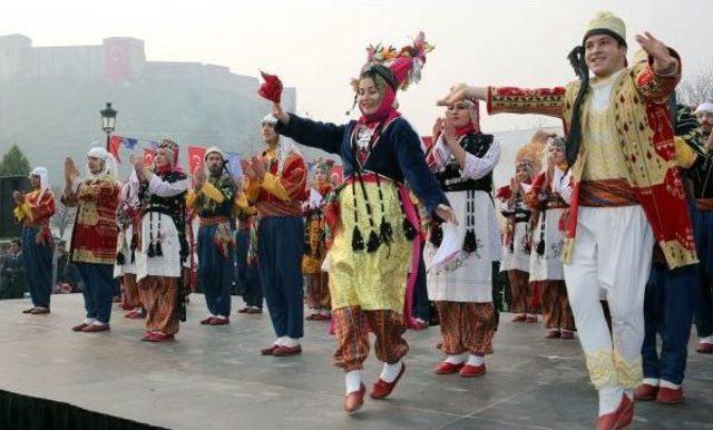 Gaziantep’İn Kurtuluşu Törenlerle Kutlandı