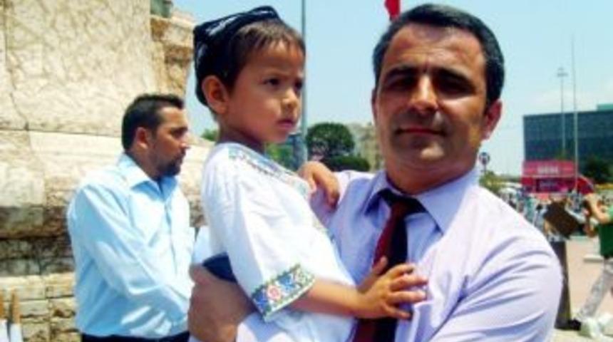 Yavuzaslan: "300 Uygur T&uuml;rk&uuml; T&uuml;rkiye&rsquo;ye Gelsin"