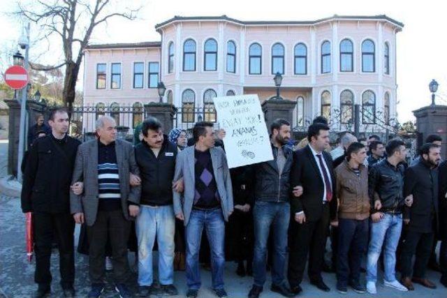 25 Aralık Operasyonunu Ananas Dağıtarak Protesto Ettiler