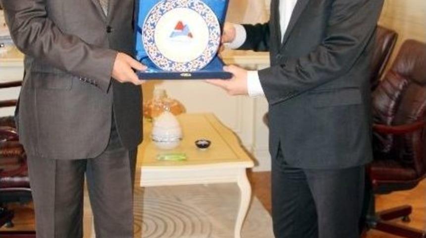İbrahim &Ccedil;e&ccedil;en &Uuml;niversitesi, İran Heyetini Ağırladı