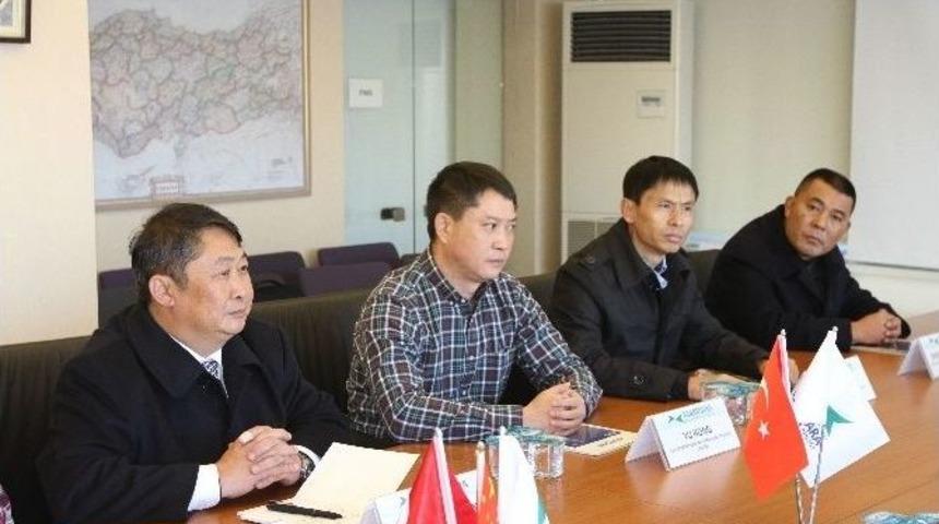 &Ccedil;inliler, İşportacılarla M&uuml;cadelede İstanbul&rsquo;u Model Alacak