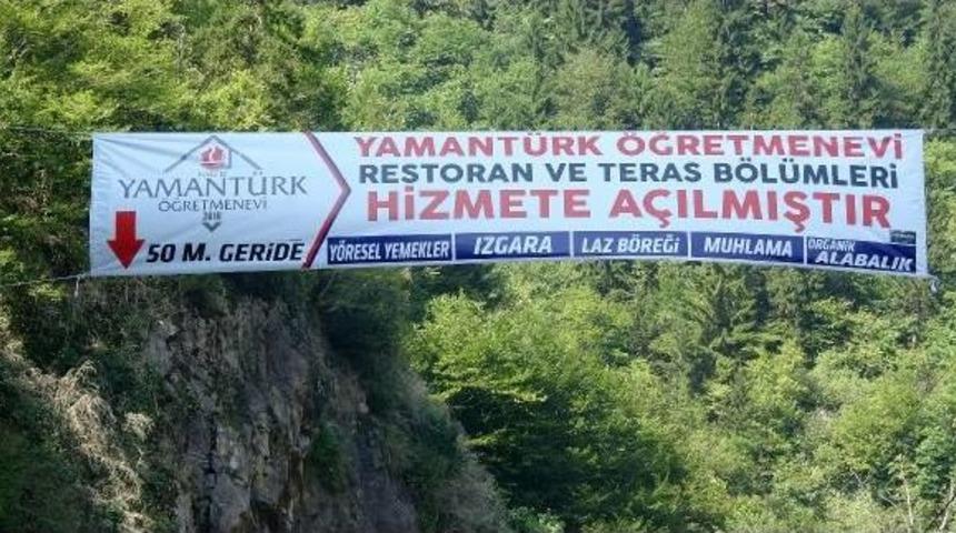 Rize'de G&uuml;l&uuml;mseten Pankart: &Ouml;ğretmenevi 50 Metre Geride