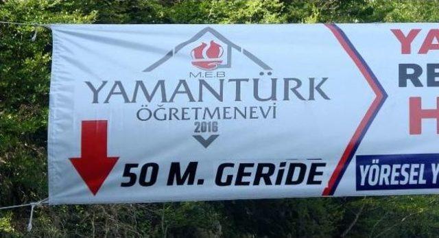 Rize de G&uuml;l&uuml;mseten Pankart: &Ouml;ğretmenevi 50 Metre Geride 1