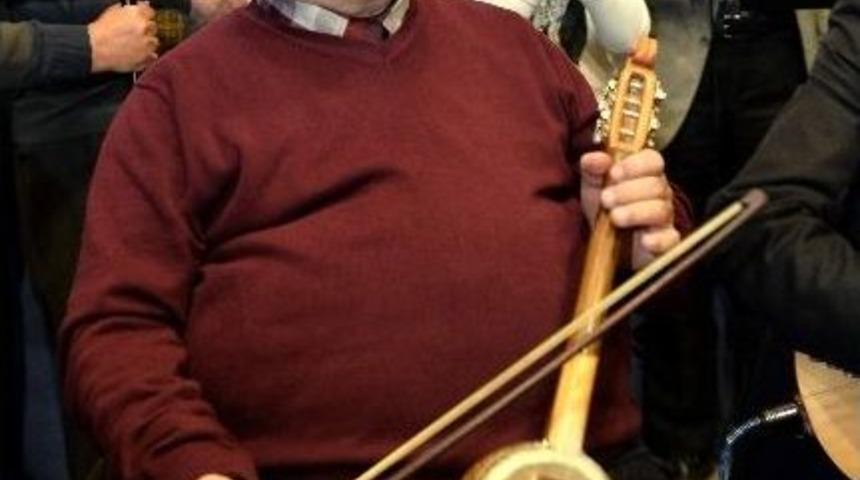 Yaşlılardan &Ouml;ğrencilere M&uuml;zik Ziyafeti