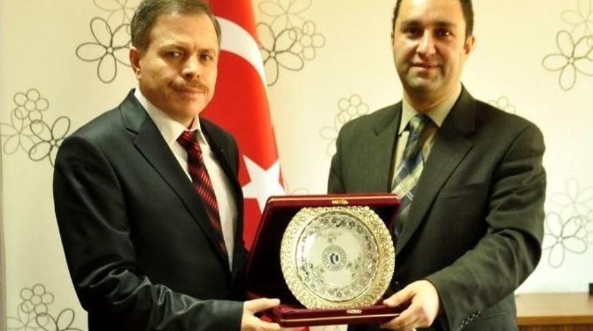 Uşak &Uuml;niversitesi&rsquo;nde Yeni Rekt&ouml;r Yardımcısı G&ouml;revine Başladı