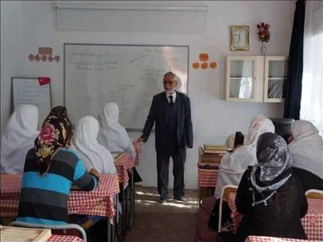 Müftü Cengiz, Bardakçı Mahallesindeki Kur’an Kursunda Derslere Katıldı