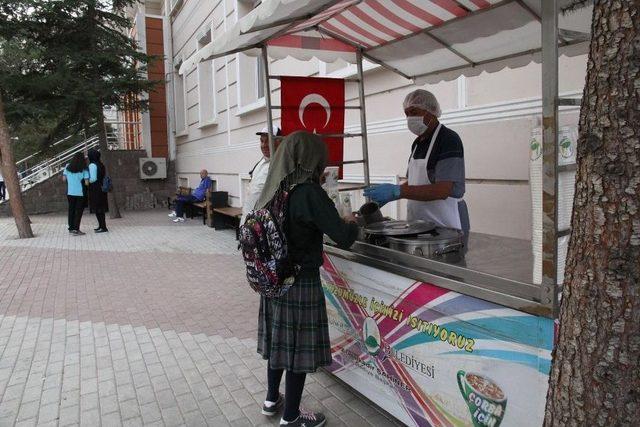 Sungurlu Belediyesi&rsquo;nden &Ccedil;orba İkramı 1