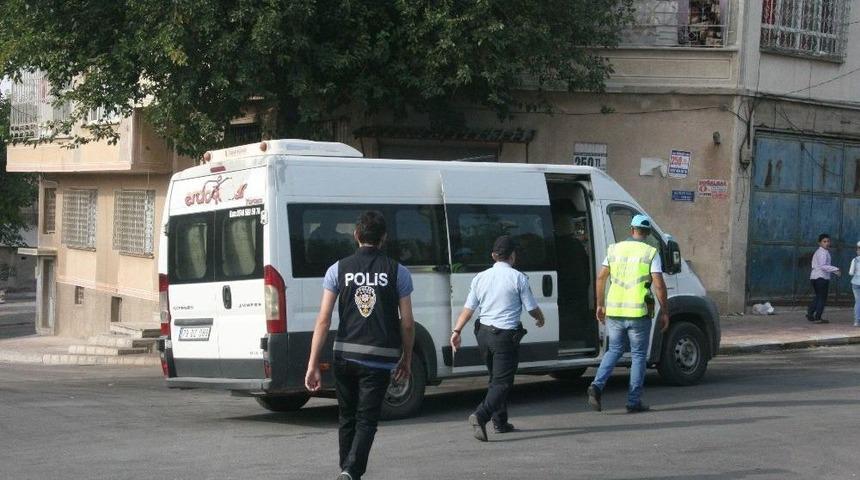 Okulların &Ccedil;evresinde Polis Uygulama Yapıyor