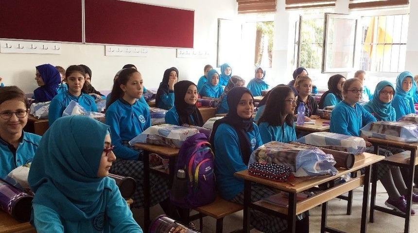 Sultangazi Belediyesi&rsquo;nden 110 Bin &Ouml;ğrenciye 660 Bin Defter