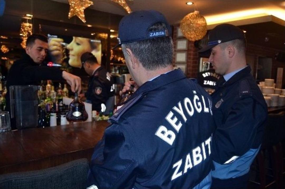Beyoğlu&rsquo;undaki Alkoll&uuml; Mekanlara Yılbaşı Denetimi