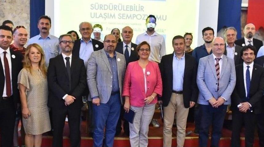 İzmir&rsquo;e Ab &Ouml;vg&uuml;s&uuml;