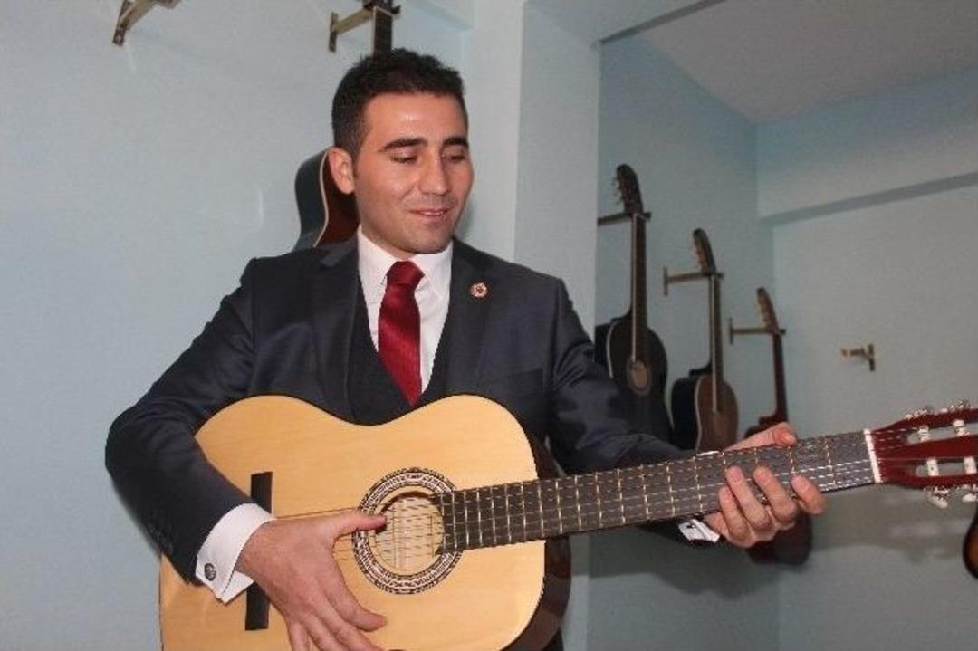 Vali Yardımcısı Irgatoğlu Gen&ccedil;lik Merkezini Gezdi