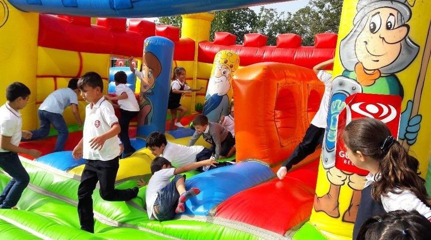 G&uuml;ng&ouml;renli &Ouml;ğrencilere İlk G&uuml;n S&uuml;rprizi