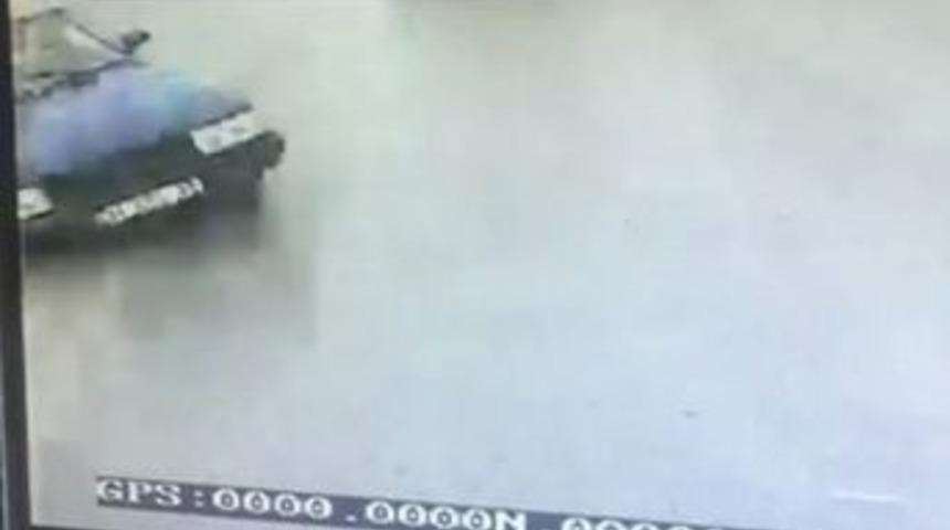 Otomobille Halk Otob&uuml;s&uuml;n&uuml;n Kafa Kafaya &Ccedil;arpıştığı Anın Yeni G&ouml;r&uuml;nt&uuml;leri Ortaya &Ccedil;ıktı