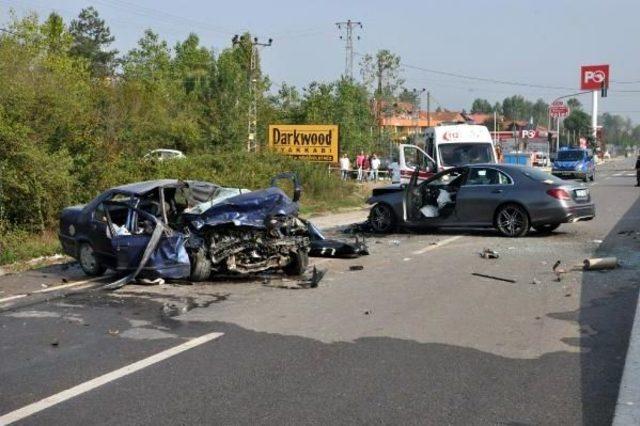 Bartın'da Iki Otomobil Çarpıştı: 1 Ölü, 1 Yaralı