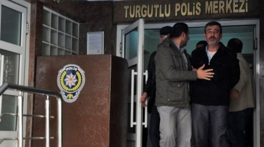 &Ouml;fkeli Vatandaş Elinde T&uuml;fekle Elektrik Kurumunu Girdi