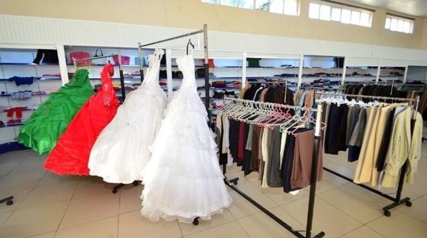 Sosyal Market&rsquo;e Yardımlar Devam Ediyor