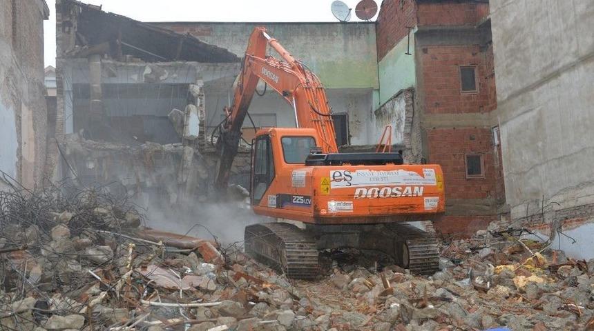 Yıldırım&rsquo;da 276 Metruk Bina Yıkıldı