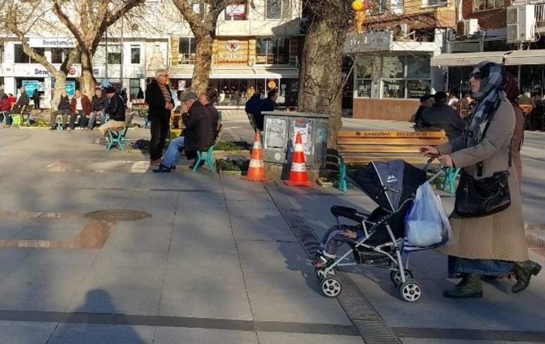Bandırma&rsquo;da Bahar Havası Halkı Sokağa D&ouml;kt&uuml;
