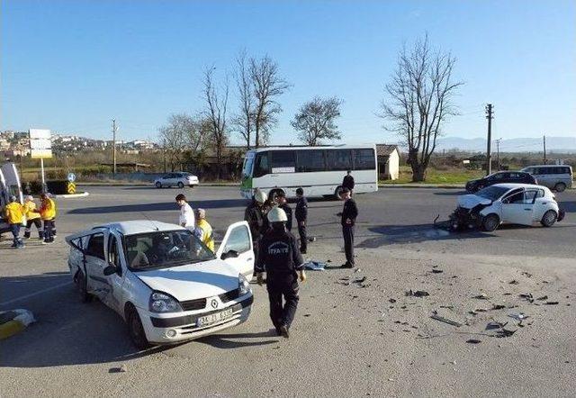 Sakarya’da Trafik Kazası: 4 Yaralı