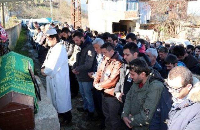 İş Kazasında Ölen Vinç Operatörü Karabük'te Toprağa Verildi