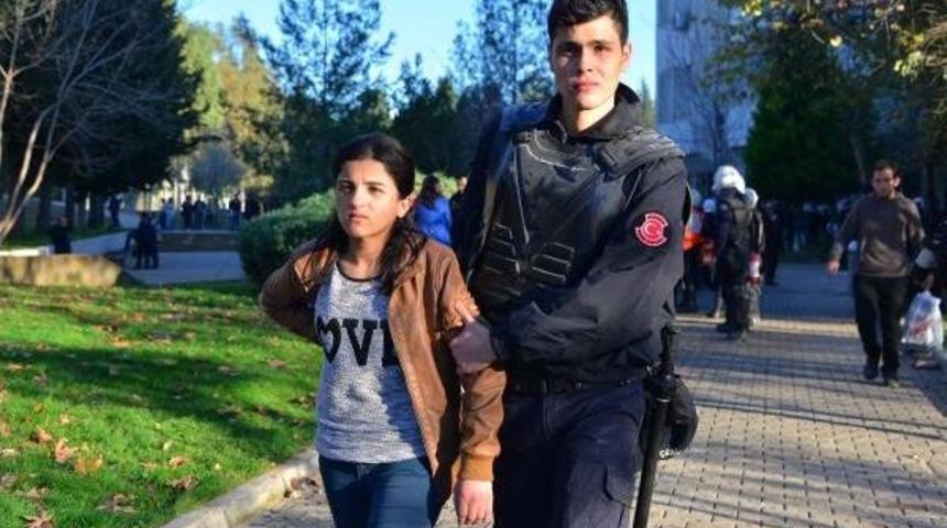 &Ccedil;ukurova &Uuml;niversitesi'nde Uludere Gerginliği; 100 G&ouml;zaltı (Fotoğraflar)