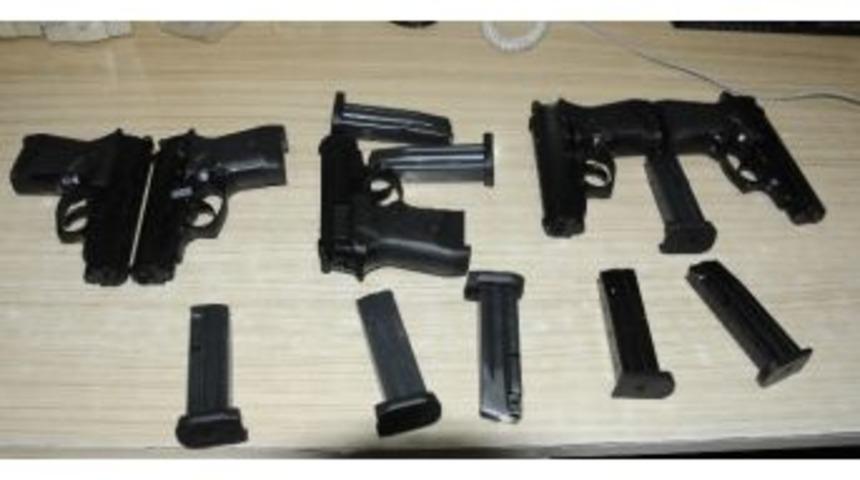 Batman&rsquo;da Bir Ara&ccedil;ta 5 Adet Ruhsatsız Tabanca Ele Ge&ccedil;irildi