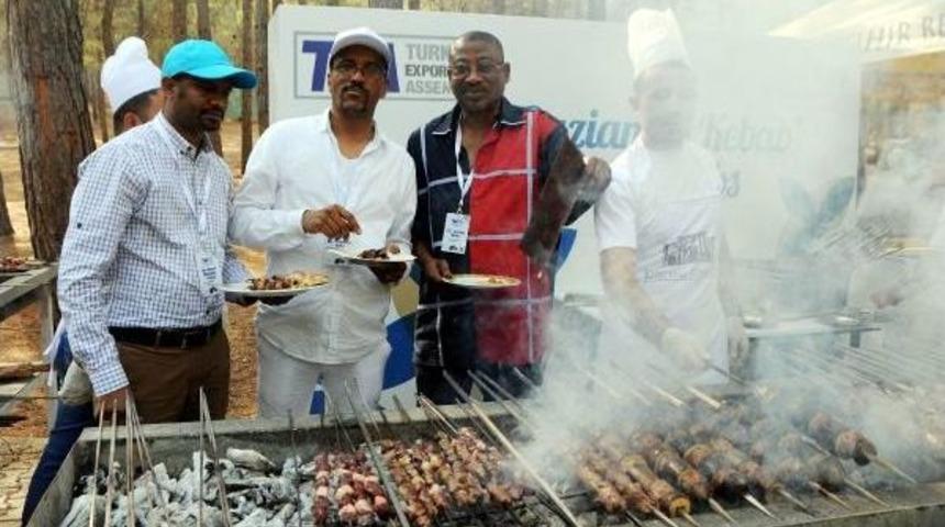 B&uuml;y&uuml;kel&ccedil;iler Kebap Pişirdi