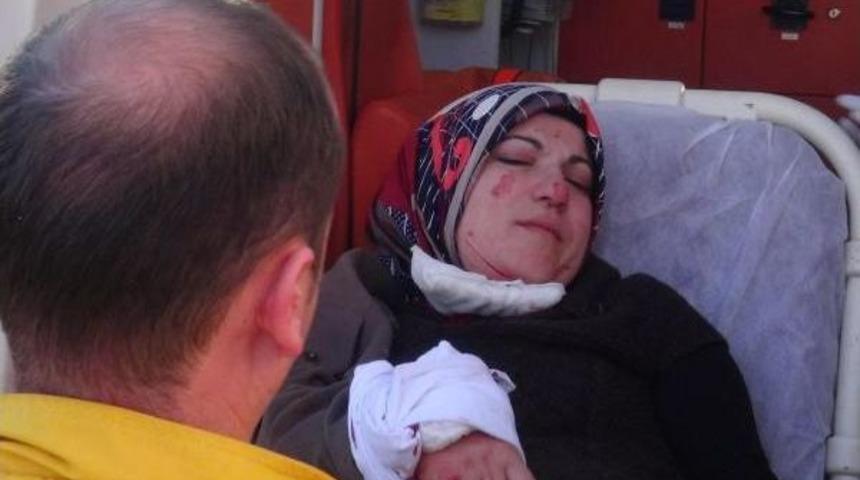 Boşandığı Eşi Tarafından Adliye &Ouml;n&uuml;nde Boğazından Bı&ccedil;aklandı