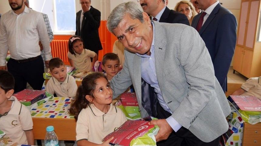 B&uuml;y&uuml;k&ccedil;ekmece&rsquo;de Yeni Eğitim &Ouml;ğretim Yılı T&ouml;renle Başladı