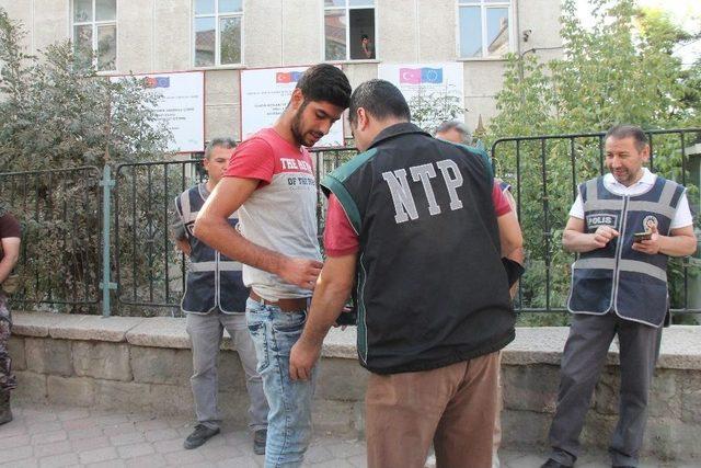 Elazığ&rsquo;da Okul &Ouml;nlerinde Polis Denetimi 1