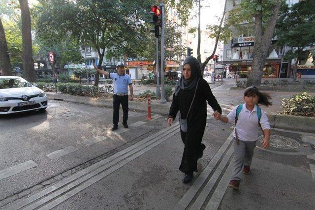 Öğrenciler Zabıta Ekiplerine Emanet