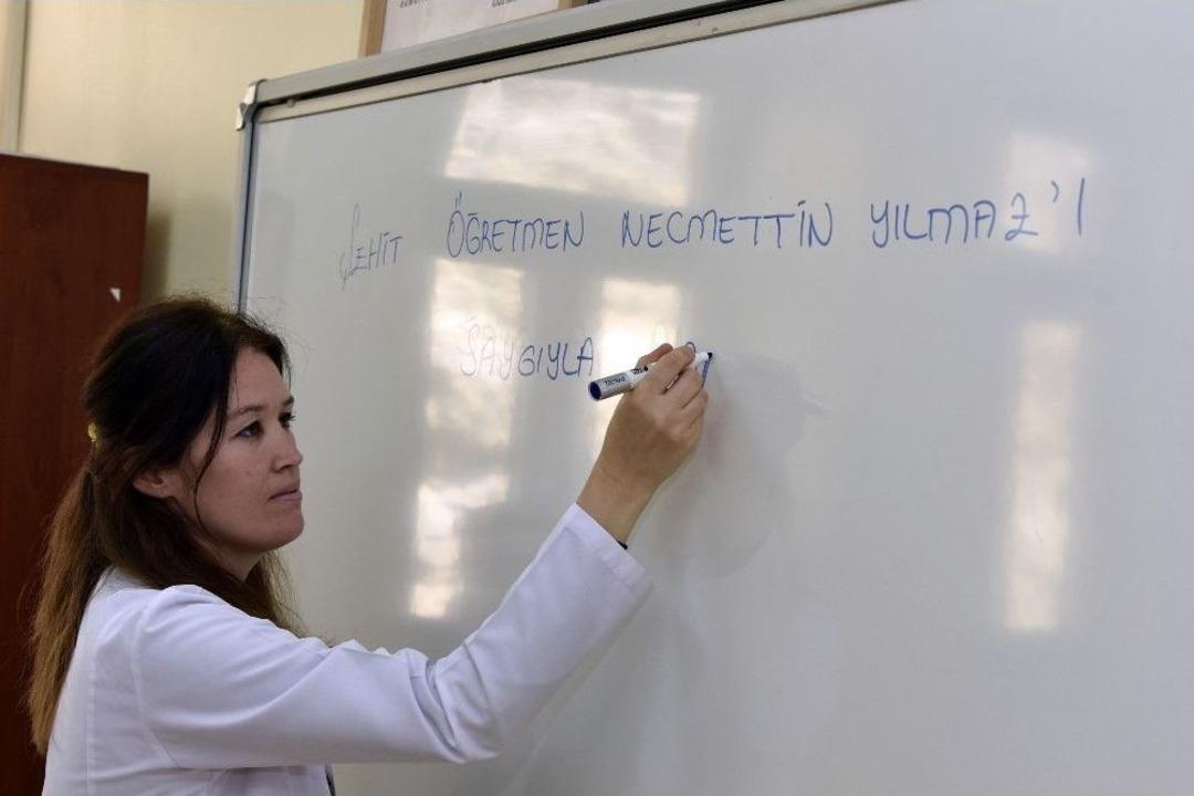 Şehit &Ouml;ğretmen Necmettin Yılmaz&rsquo;ın Memleketi G&uuml;m&uuml;şha&rsquo;ne Adının Verildiği Okulda Yeni D&ouml;nem H&uuml;z&uuml;nl&uuml; Başladı